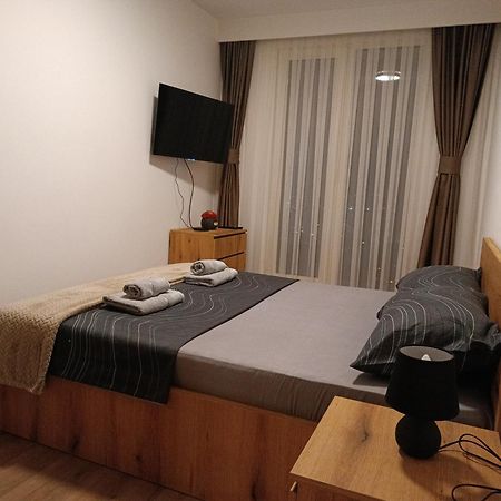 18Th & 16H Floor Secure Luxury Condos With Pool & Fitness Included In Price Skopje Ngoại thất bức ảnh