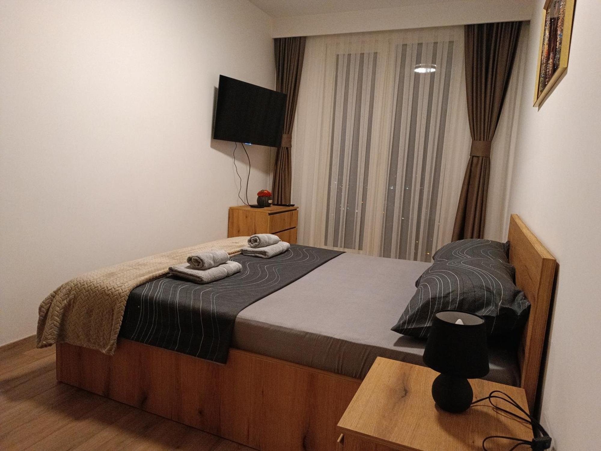 18Th & 16H Floor Secure Luxury Condos With Pool & Fitness Included In Price Skopje Ngoại thất bức ảnh